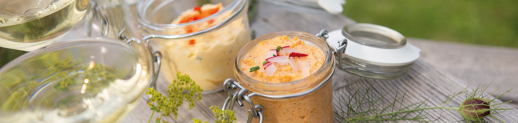 Občerstvení k mladému vínu, © Weinviertel Tourismus / Bartl Občerstvení k mladému vínu, © Weinviertel Tourismus / Bartl